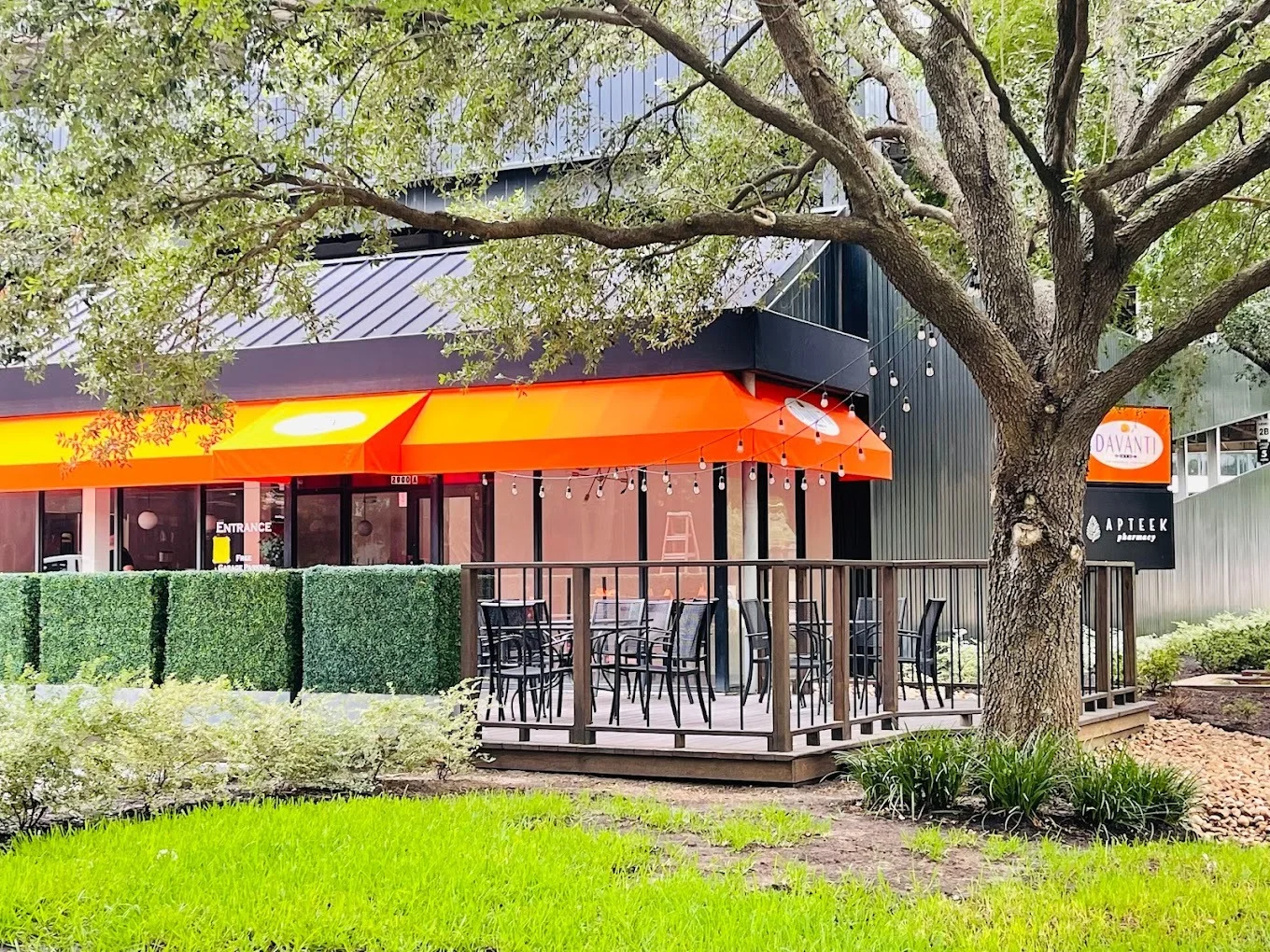 Davanti Ristorante exterior and patio on Weslayan Street